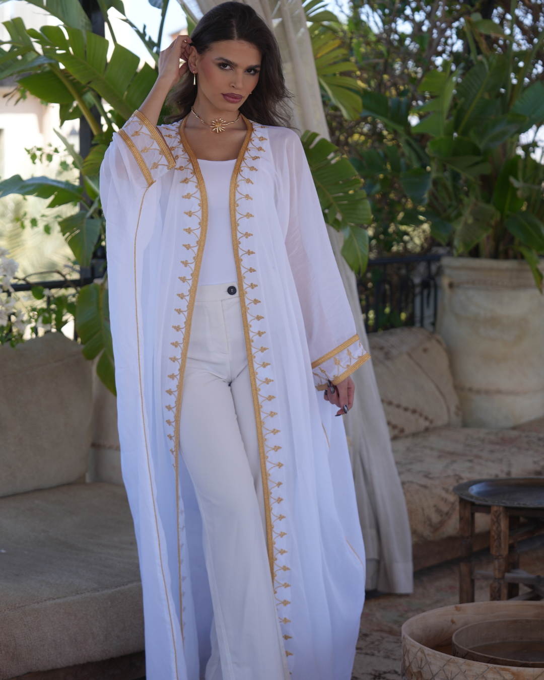 L’Histoire de l’Abaya : De la Tradition à la Mode Moderne